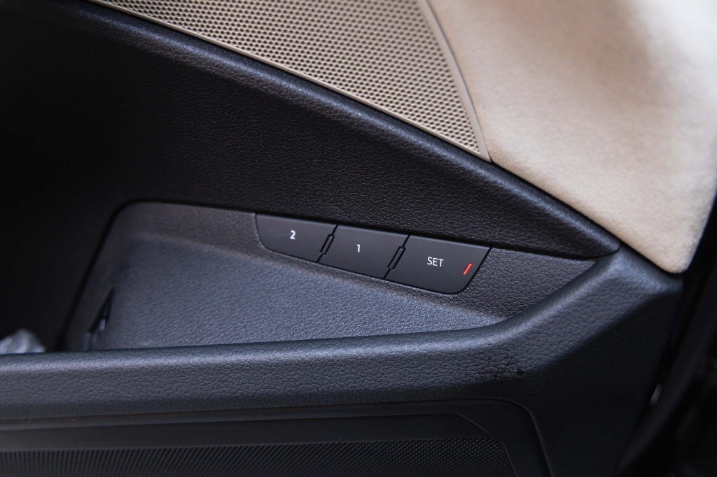 Audi e-tron 55 quattro 2019 фото 17