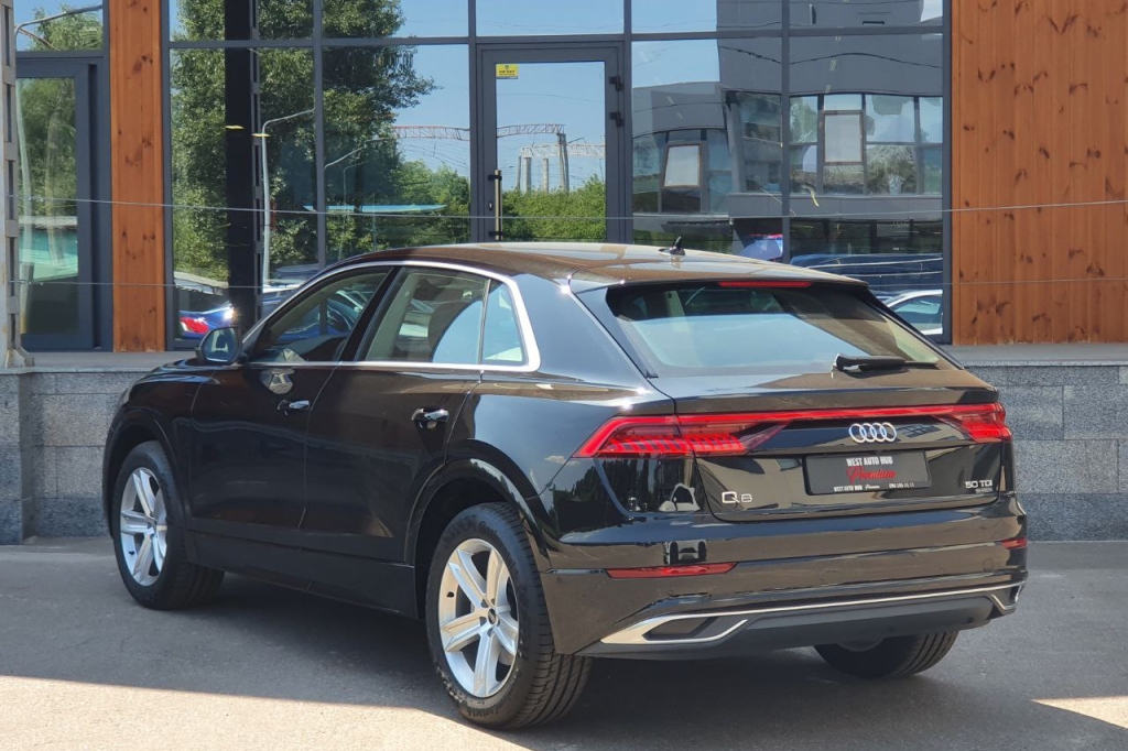 Audi Q8 50 TDI 2023 фото 3