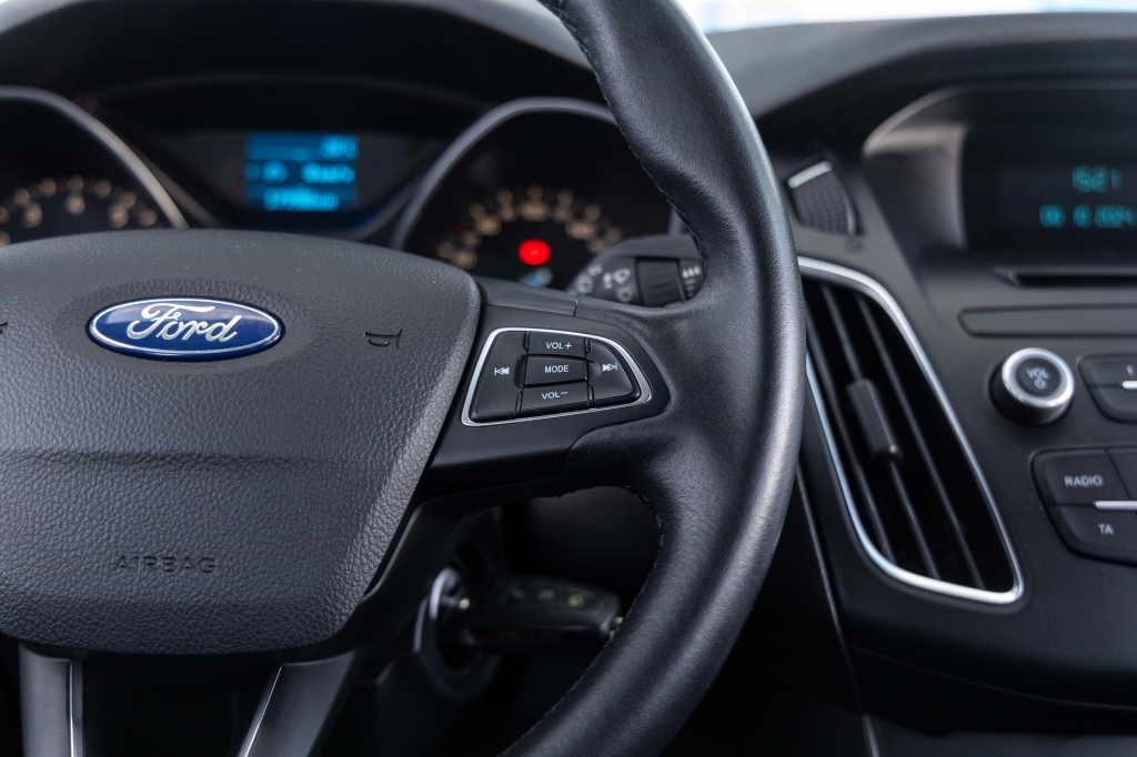 Ford Focus 2016 фото 16