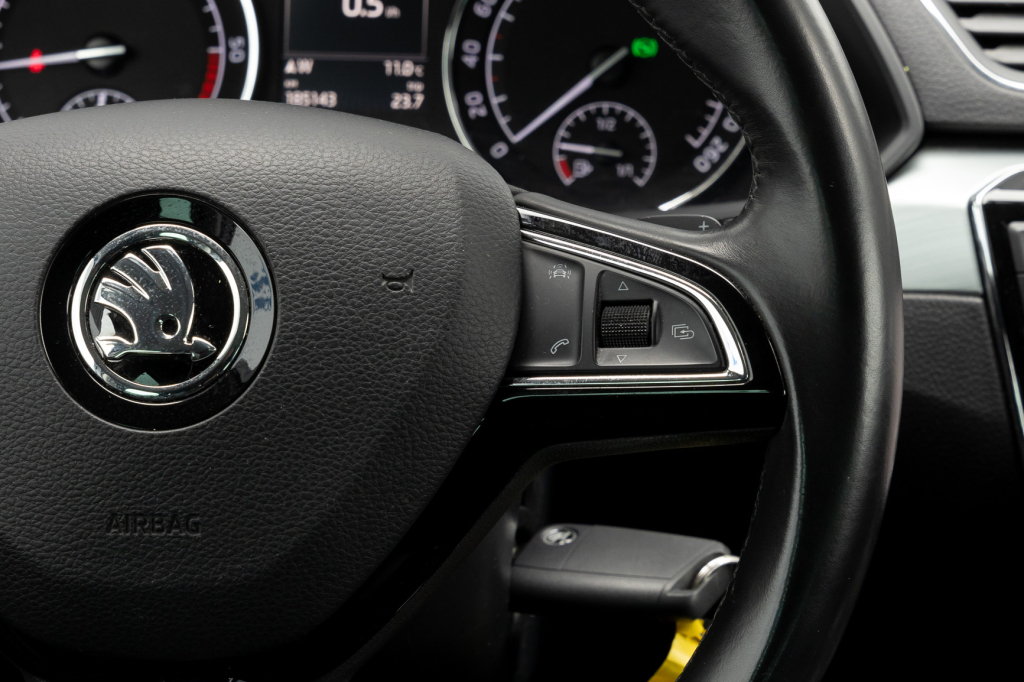 Skoda Superb 2016 фото 17