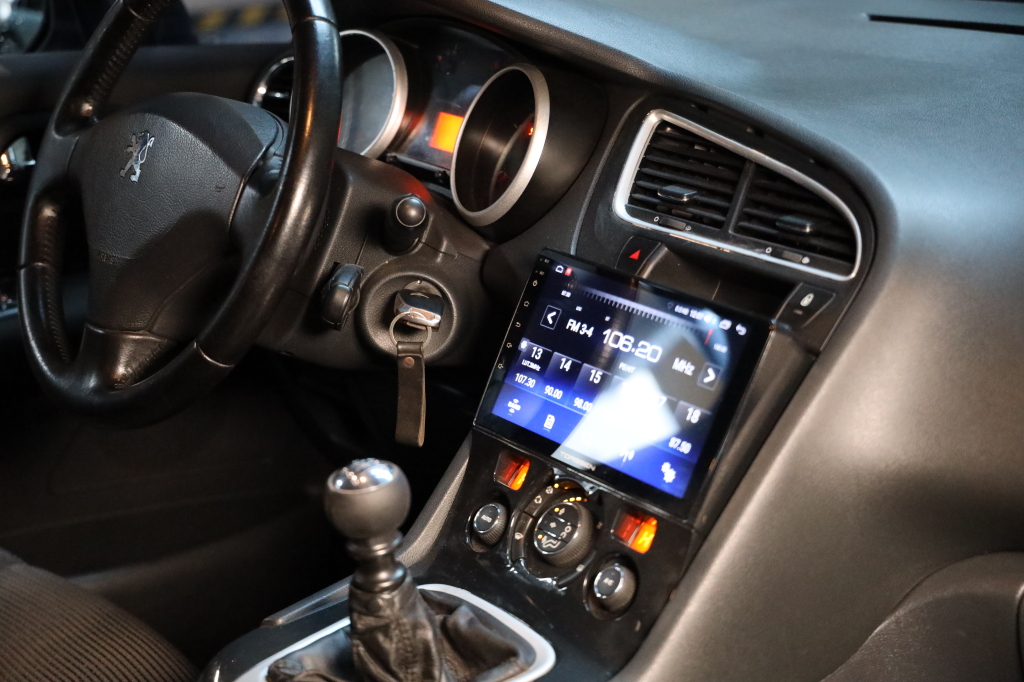 Peugeot 5008 2010 photo 27