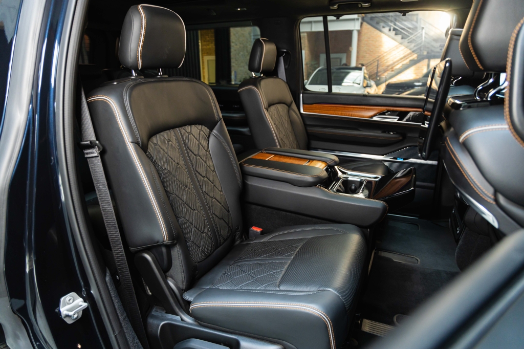 Jeep Grand Wagoneer 2022 фото 41