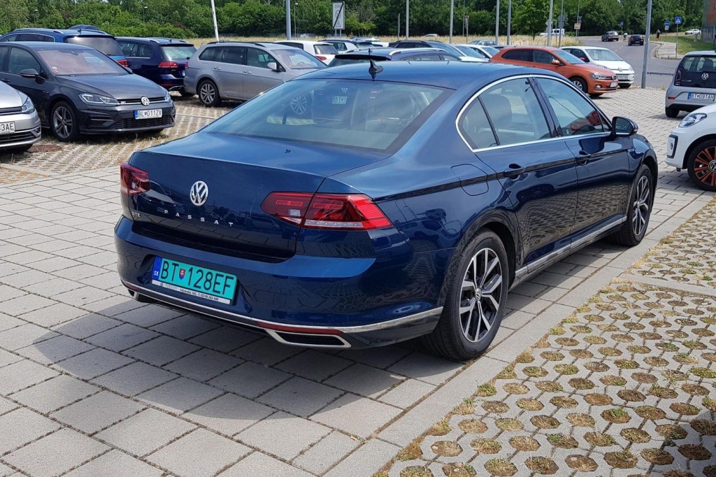 Volkswagen Passat GTE 2020 фото 1