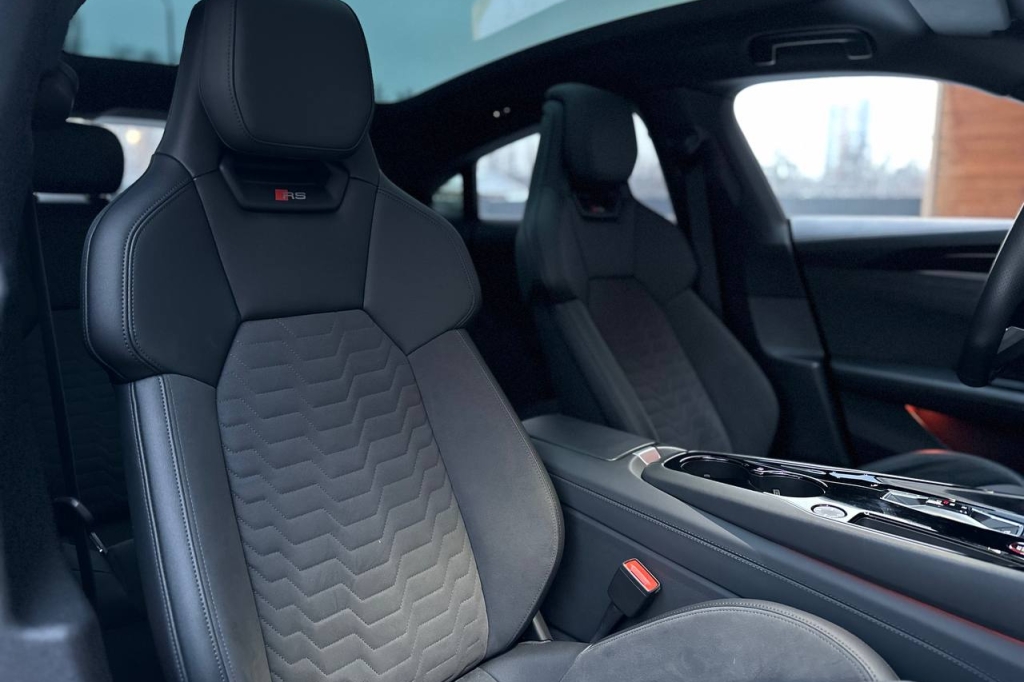 Audi RS e-tron GT 2021 фото 18