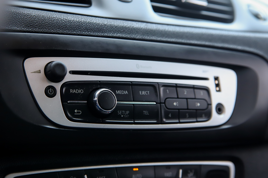 Renault Scenic 2015 фото 26