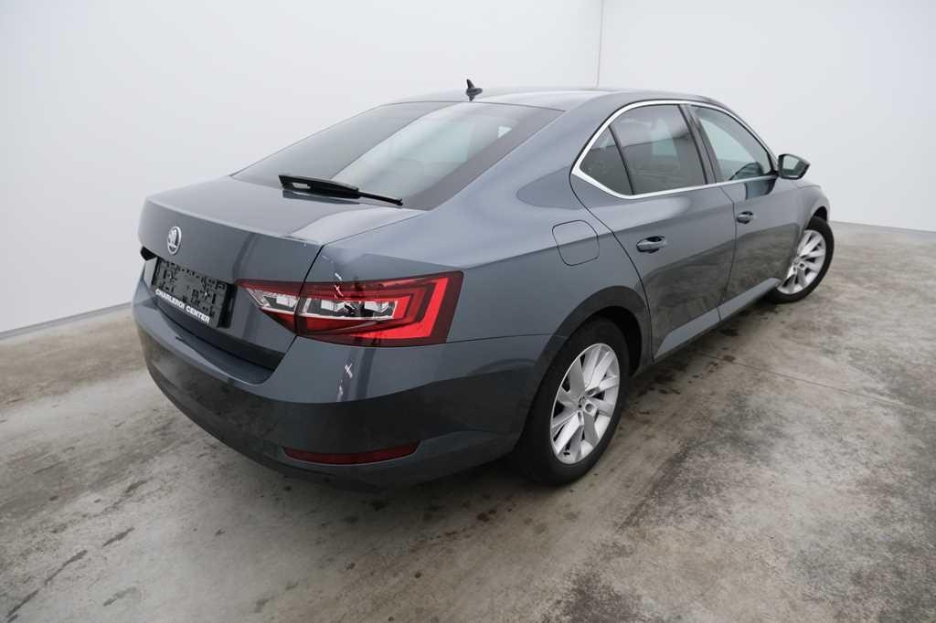 Skoda Superb 2018 фото 4