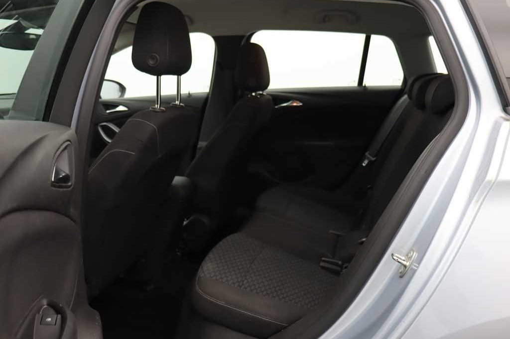 Opel Astra Sports Tourer 2016 фото 3