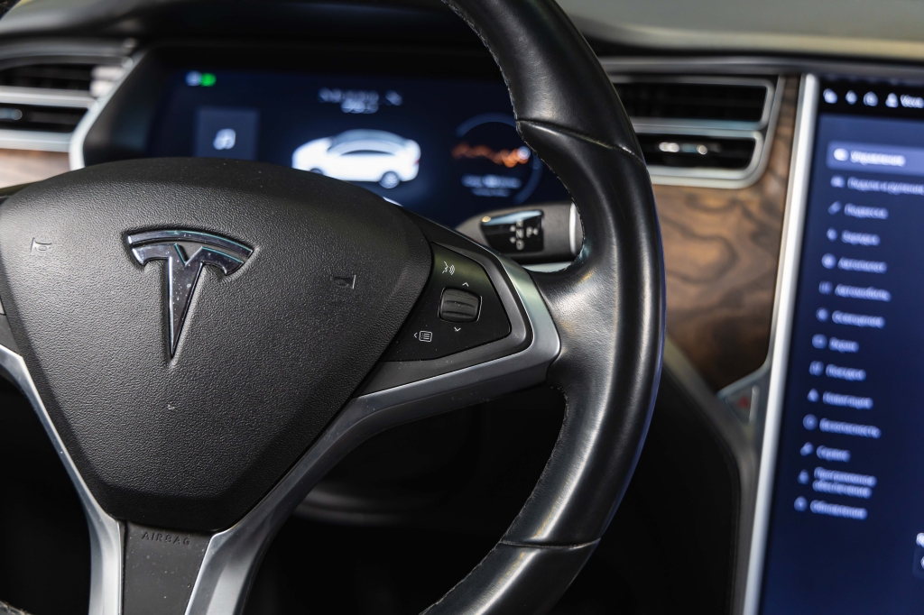 Tesla Model X 75D 2017 фото 21