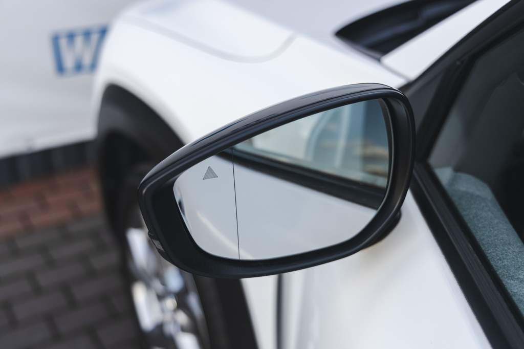 Mazda MX-30 Elecrtic 2021 фото 15