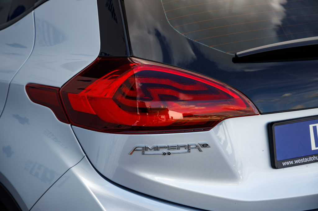 Opel Ampera-e 2018 фото 22