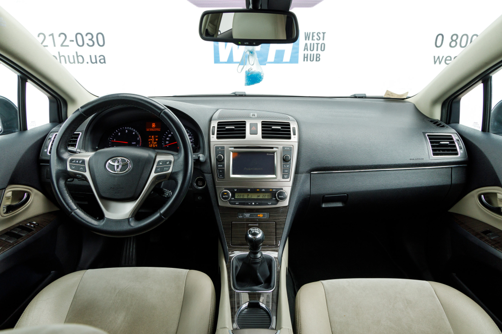 Toyota Avensis 2014 фото 14
