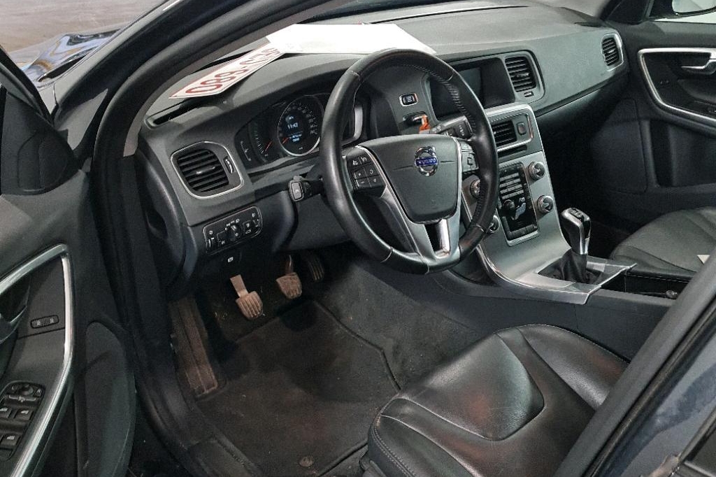 Volvo V60 Cross Country 2017 фото 6