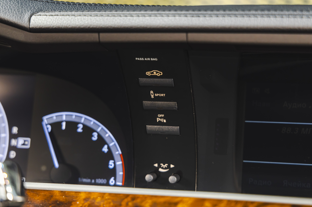 Mercedes-Benz S-Class 2011 photo 28