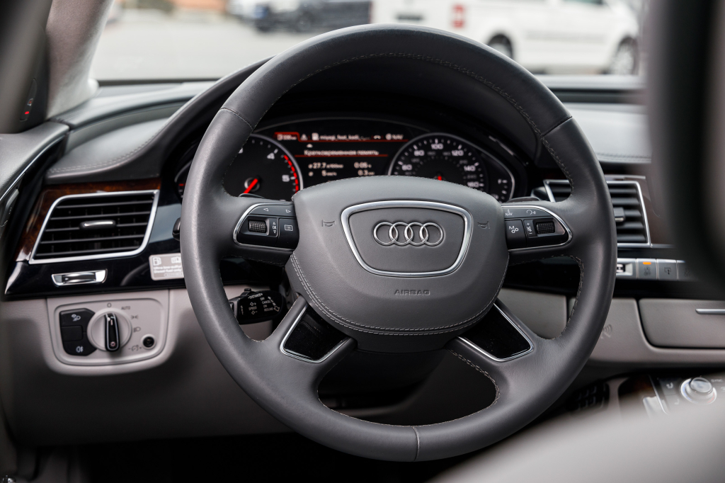 Audi A8 2014 фото 47