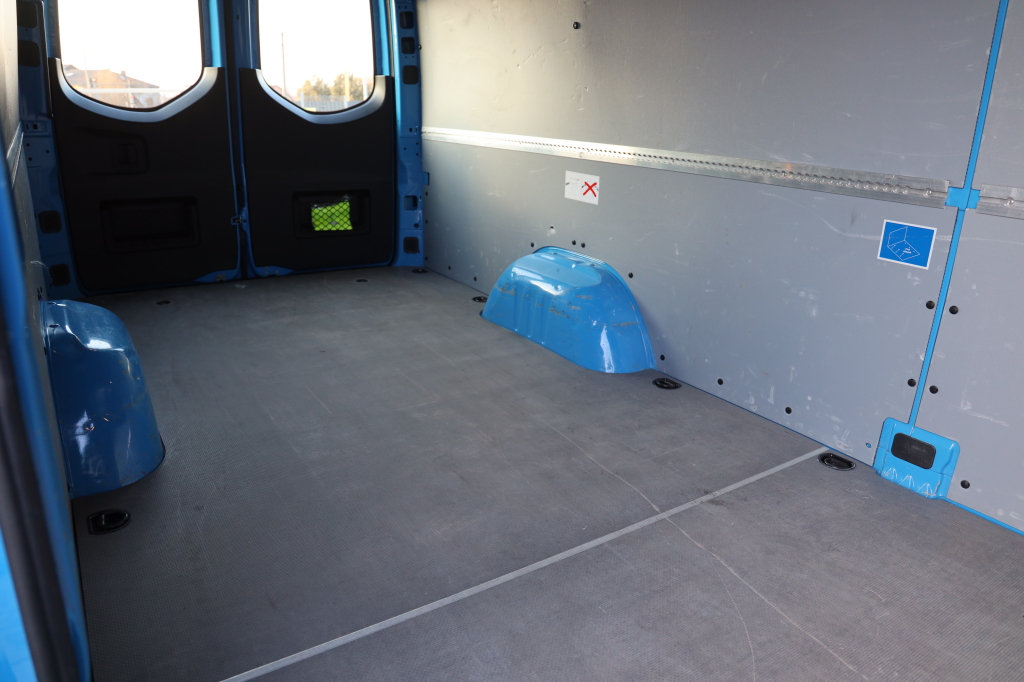 Mercedes-Benz Sprinter 2023 фото 24