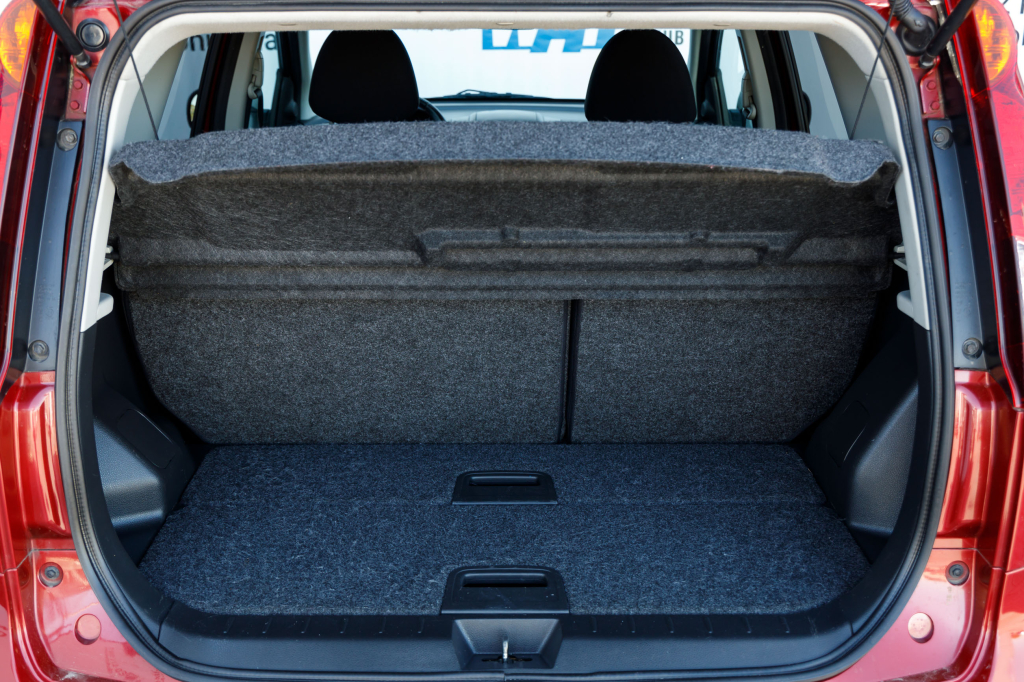 Nissan Note 2011 photo 10