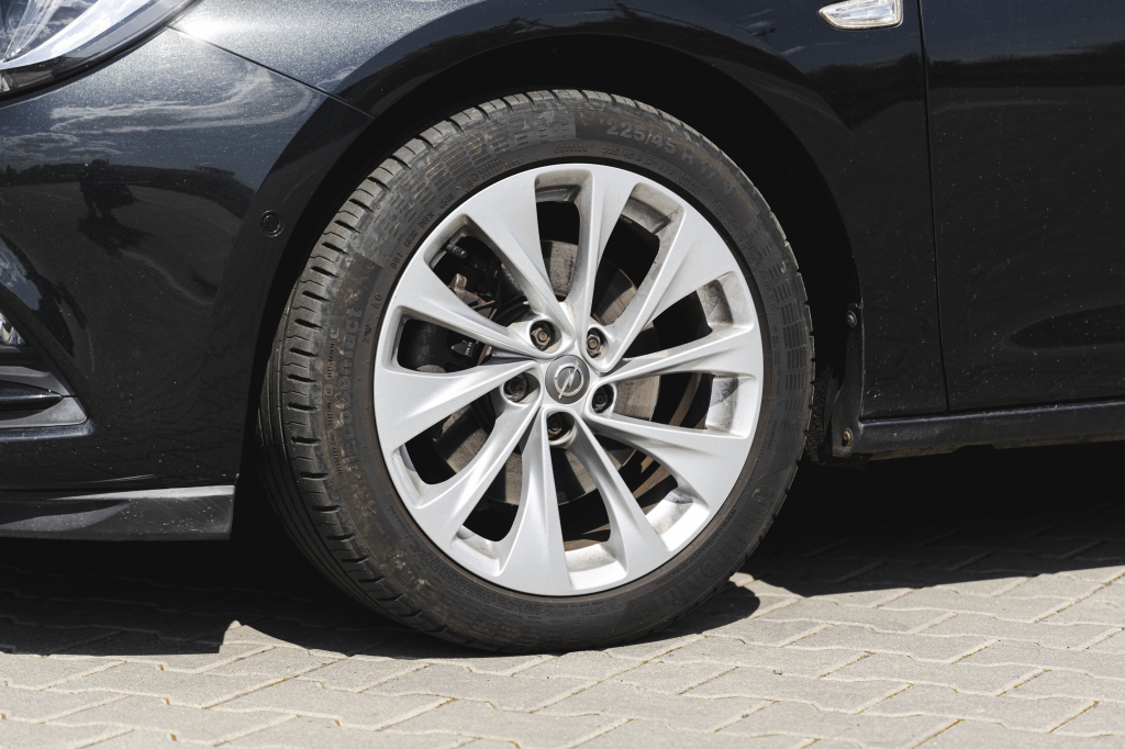 Opel Astra K 2016 photo 2