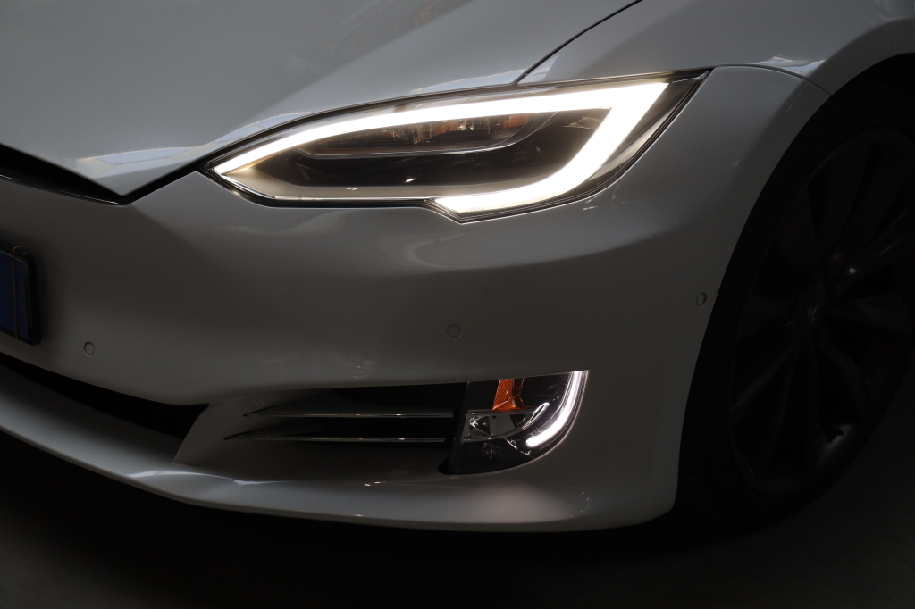 Tesla Model S 2017 фото 50