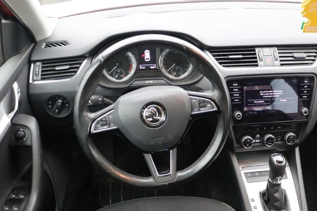 Skoda Octavia Combi 2018 фото 2