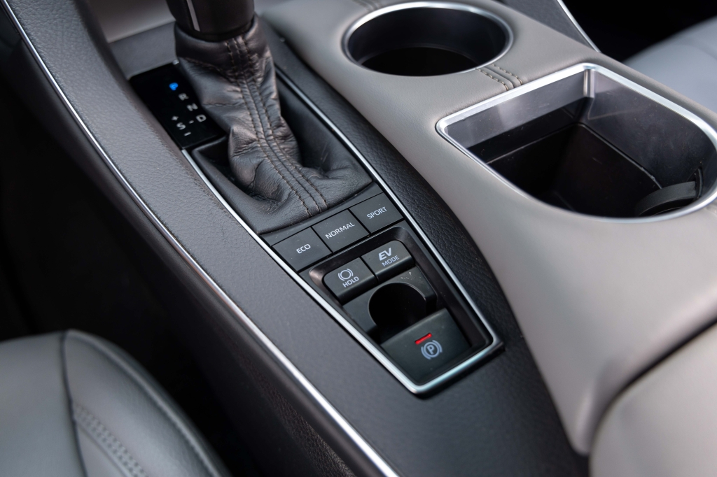 Toyota Avalon Hybrid 2020 фото 26