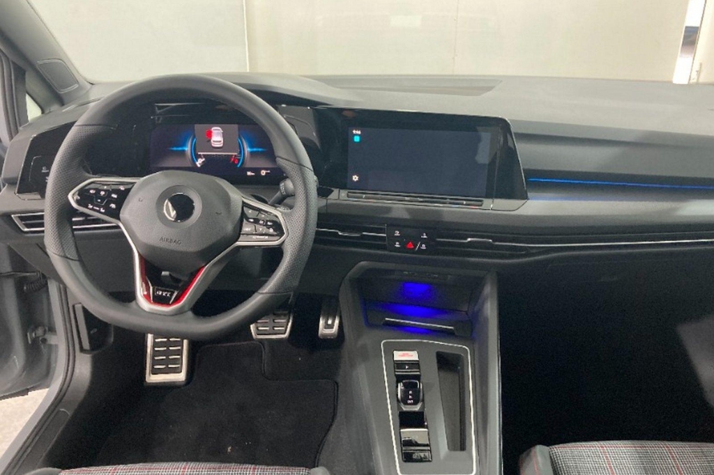 Volkswagen Golf GTI 2021 фото 9