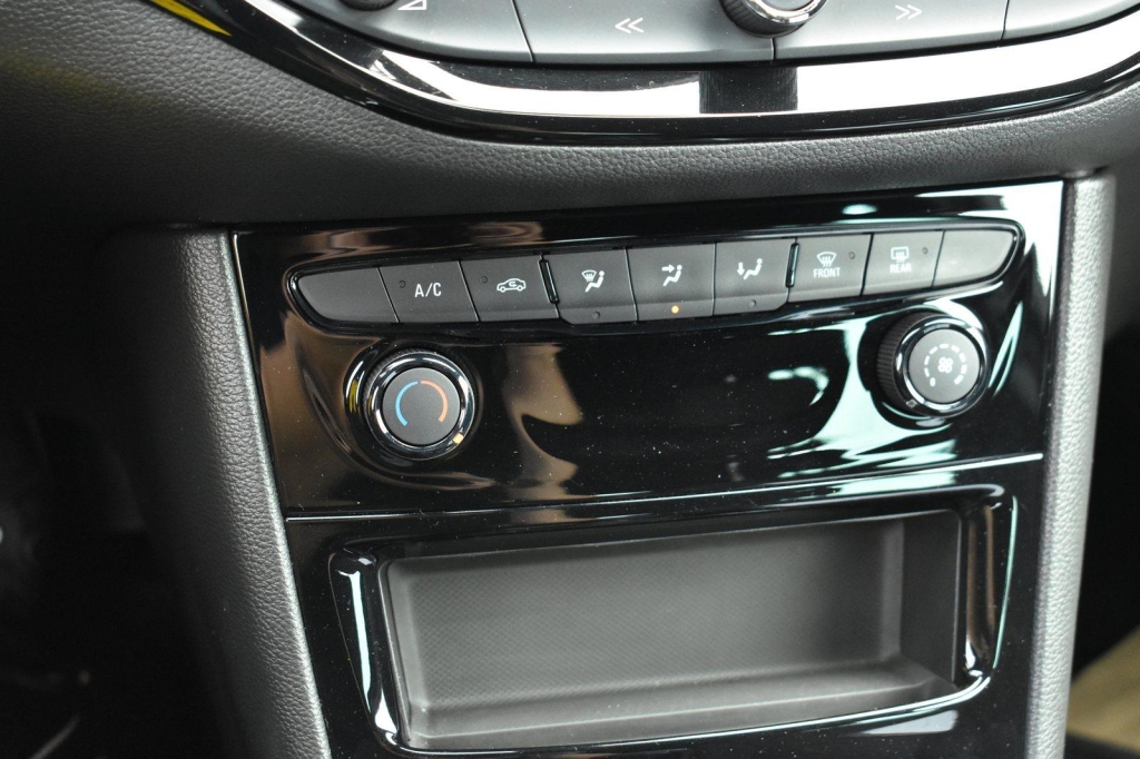 Opel Astra 2018 фото 8