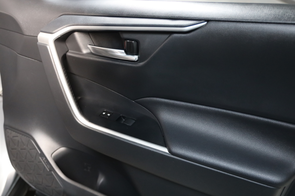 Toyota RAV4 2020 фото 27