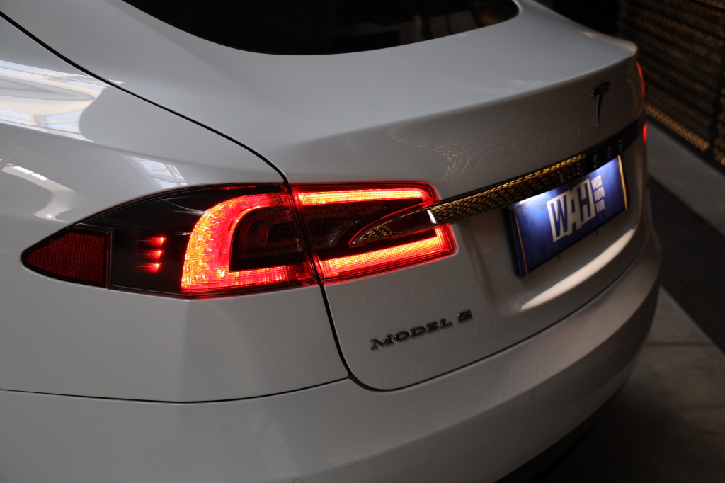 Tesla Model S 2017 фото 17