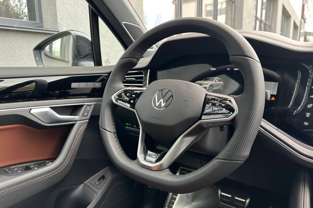 Volkswagen Touareg R-line Platinum 2024 фото 23