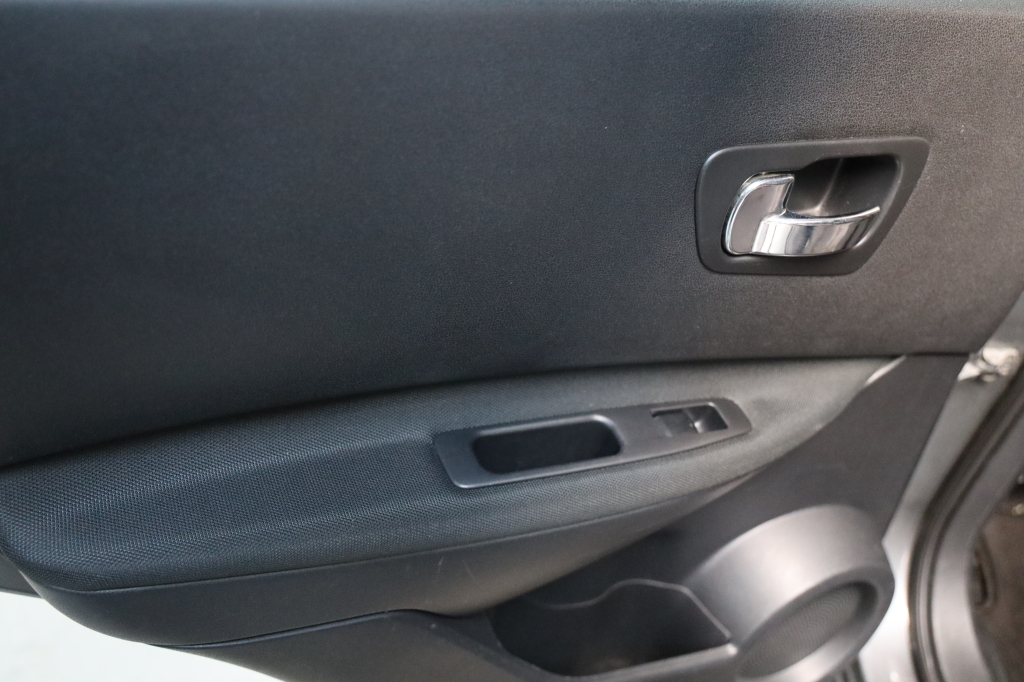 Nissan Qashqai 1.6 2013 фото 8