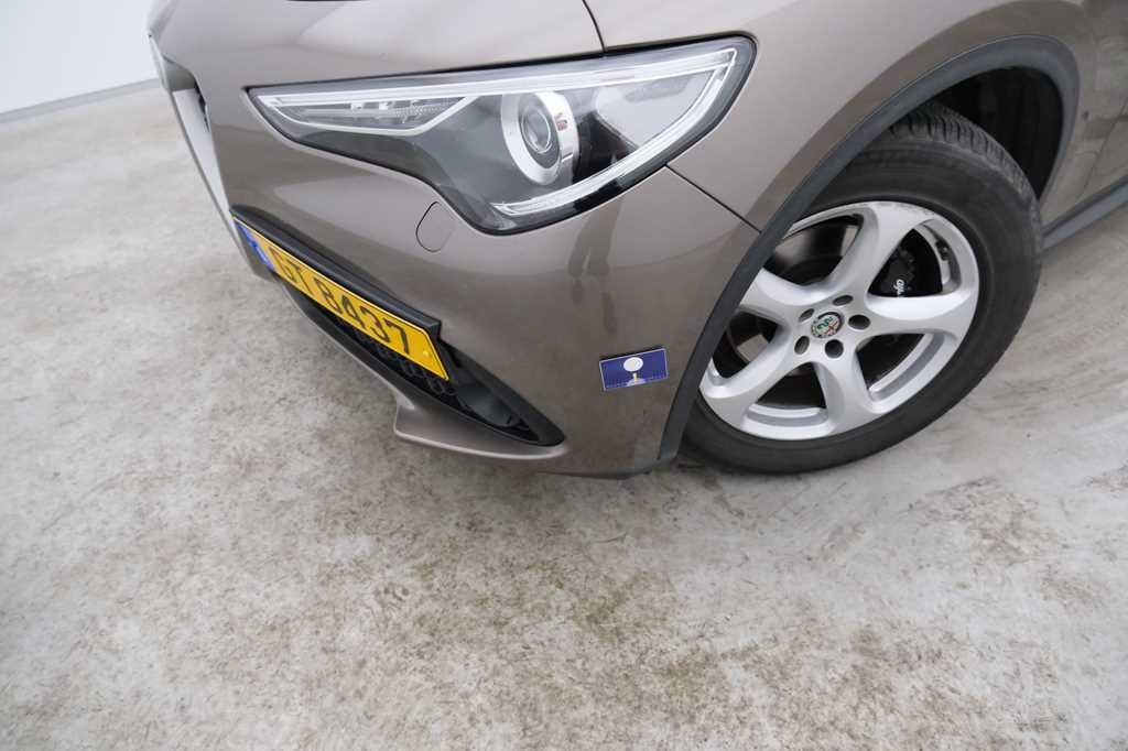 Alfa Romeo Stelvio 2017 фото 9