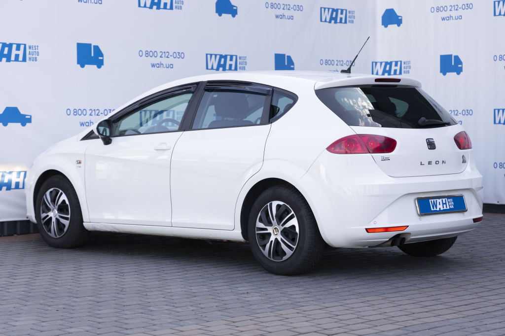 SEAT Leon 2011 фото 8