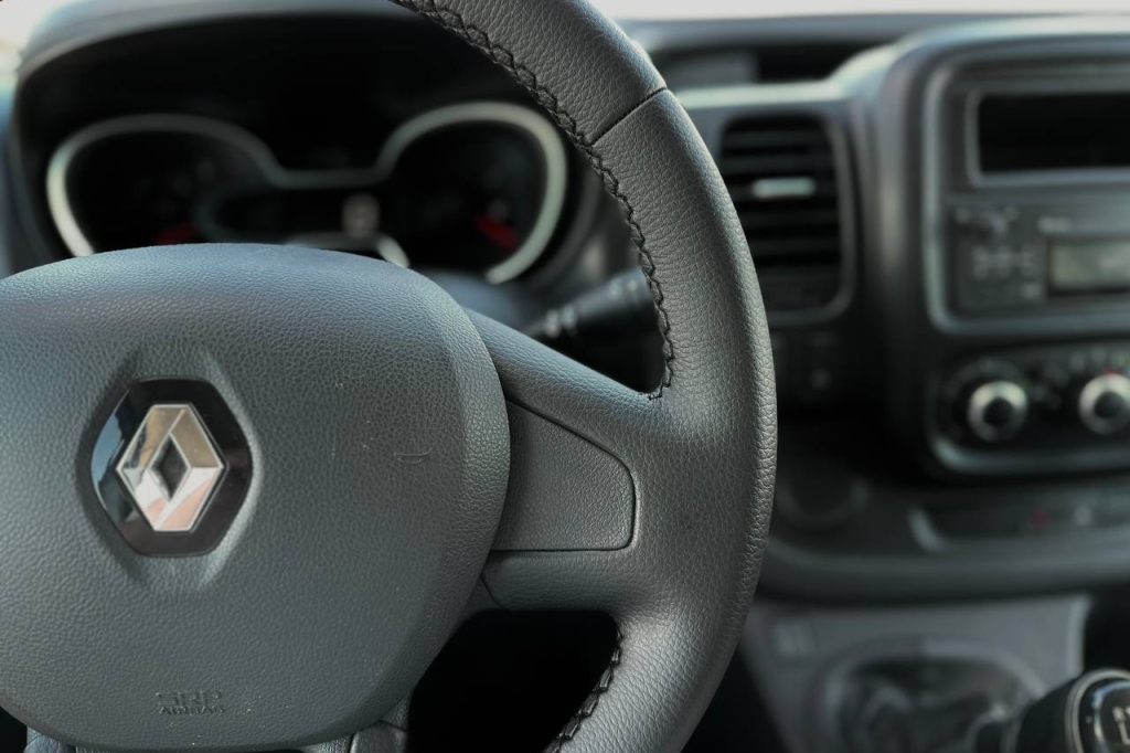 Renault Trafic 2020 фото 11