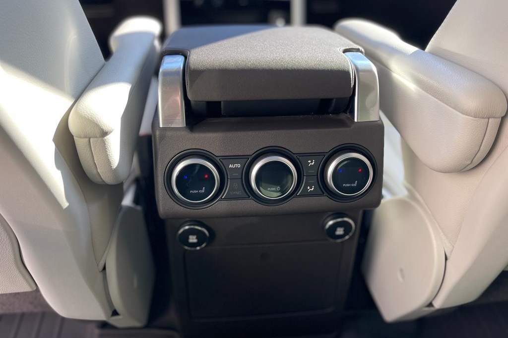 Land Rover Discovery HSE 3.0TDi 2018 фото 12