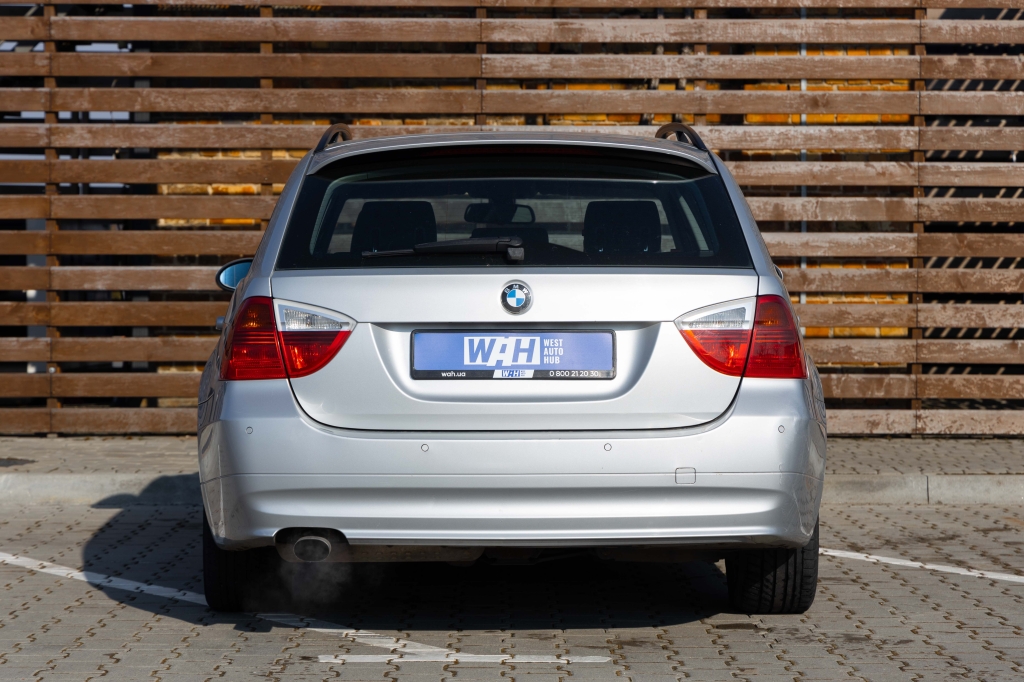 BMW 3 Series 2005 photo 8