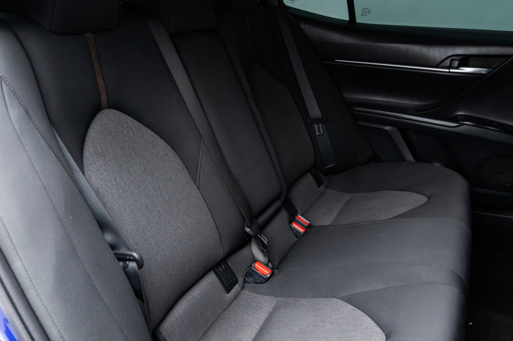 Toyota Camry LE 2017 фото 12