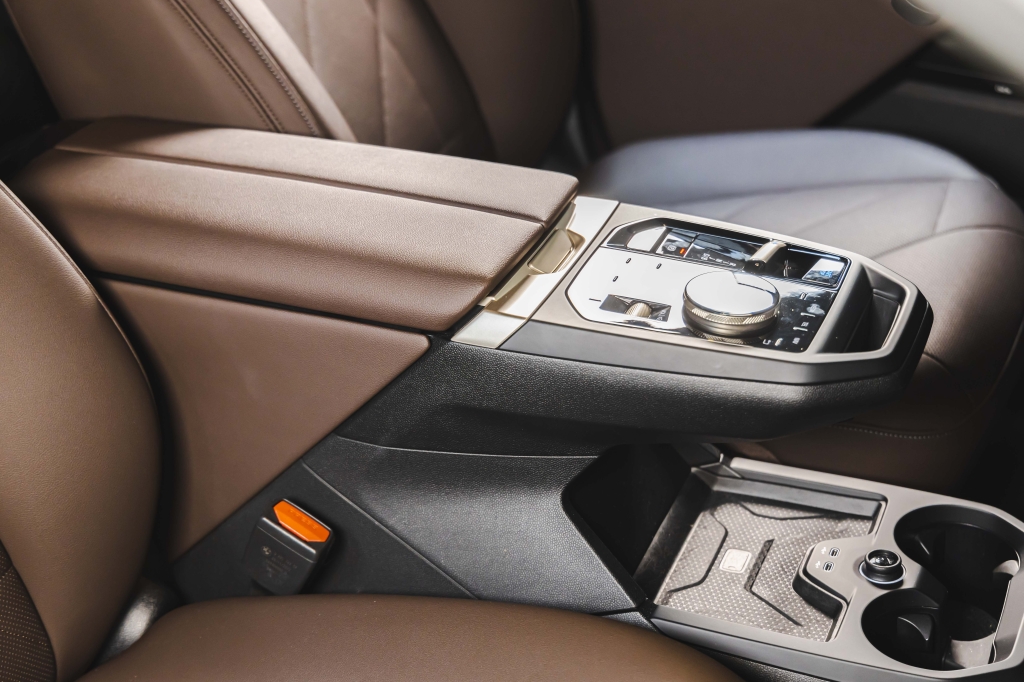 BMW iX xDrive40 2022 фото 29