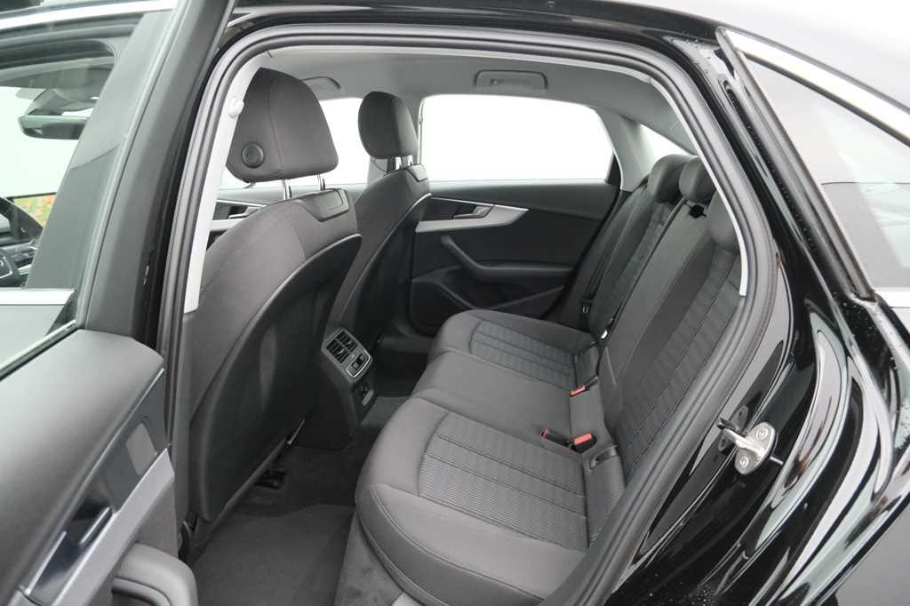 Audi A4 2016 фото 4