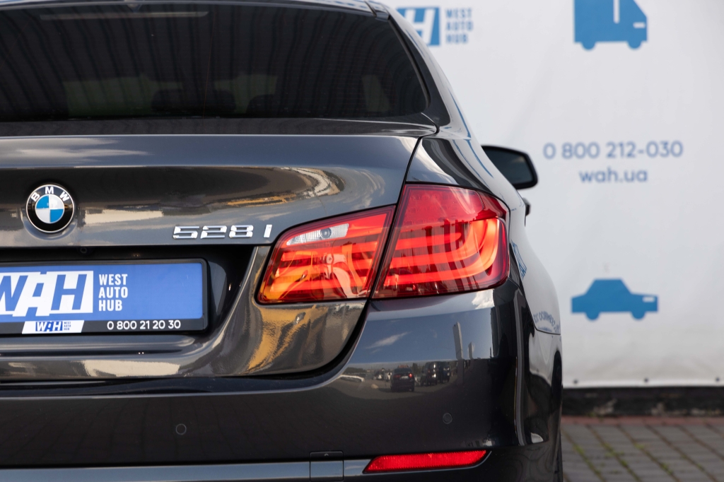 BMW 5 Series 2011 фото 7