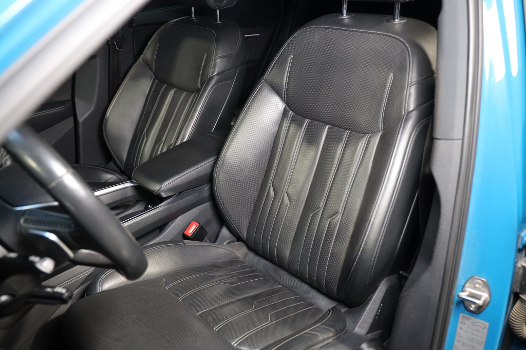 Audi e-tron S 2020 фото 10