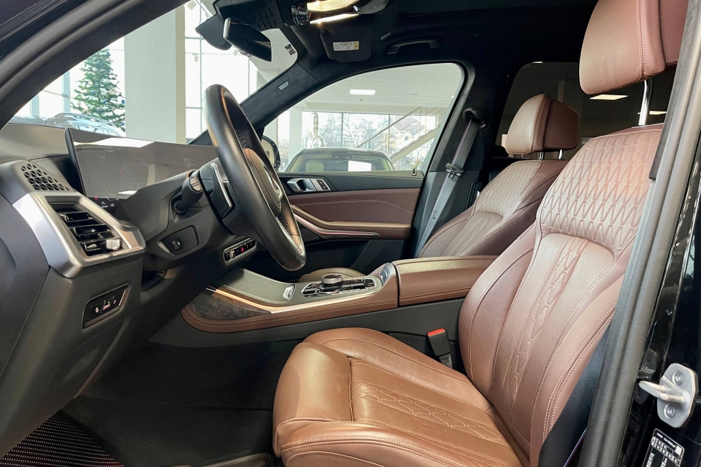 BMW X7 40d 2024 фото 10