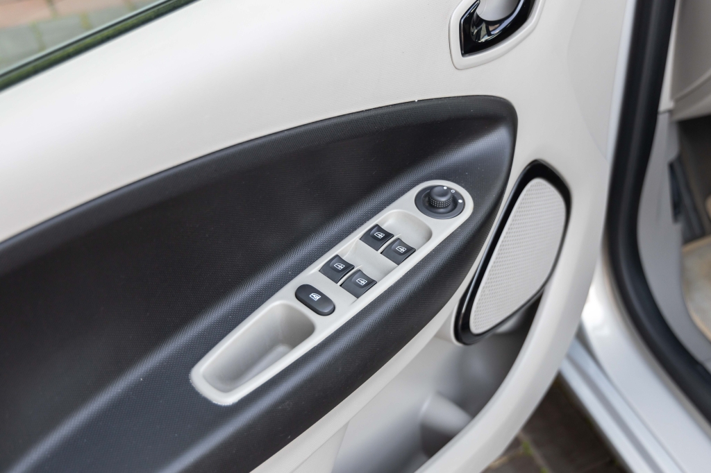 Renault Zoe 2016 photo 13