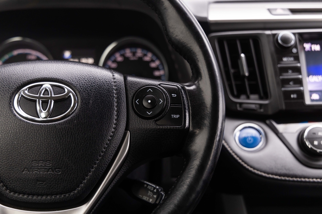 Toyota RAV4 Hybrid 2017 фото 18