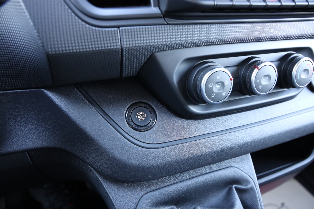 Renault Trafic 2023 фото 7