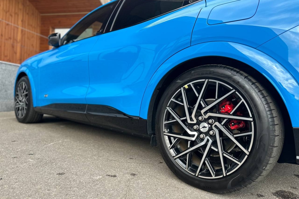 Ford Mustang Mach-E GT 2022 photo 11