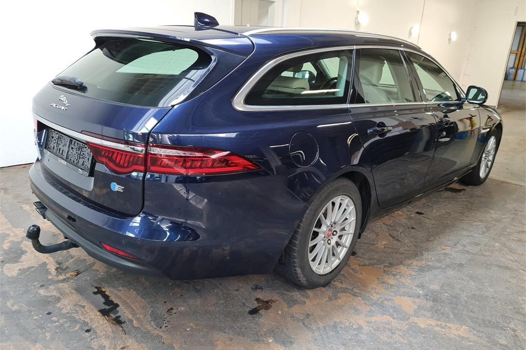 Jaguar XF Sportbrake 2018 фото 5