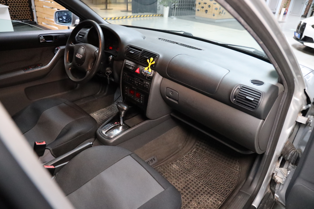 Audi A3 1999 фото 10