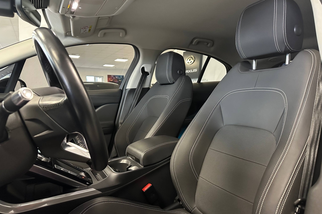 Jaguar I-Pace EV400 2021 photo 11