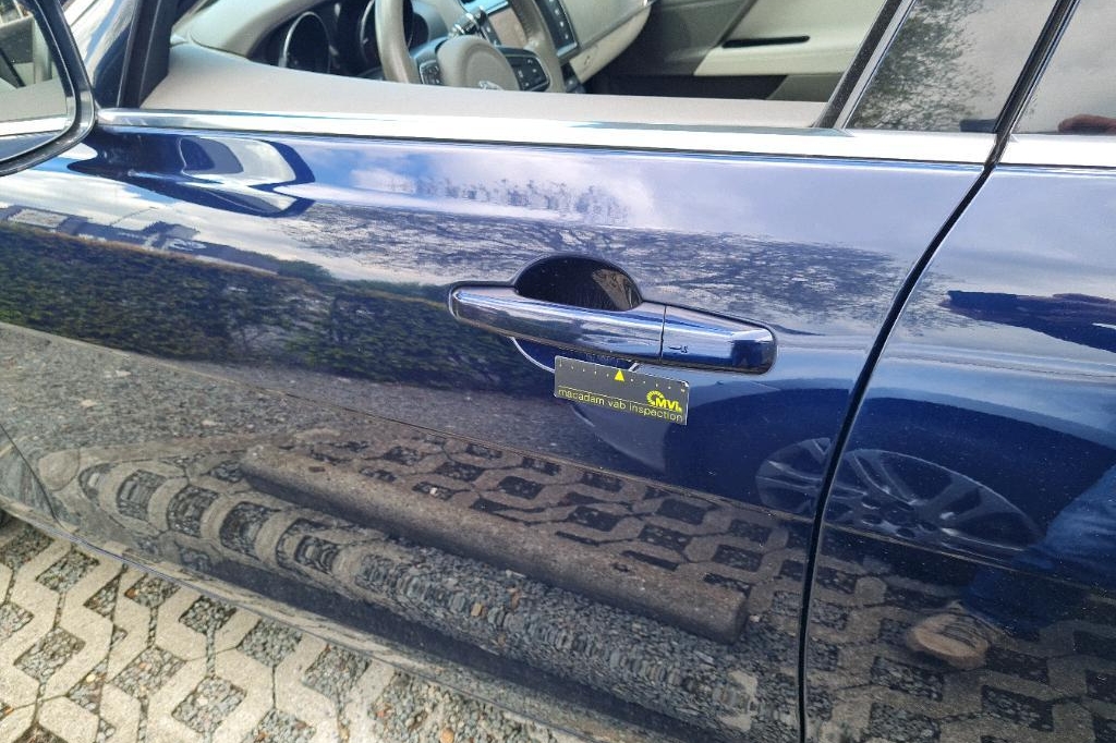 Jaguar XE 2017 photo 12