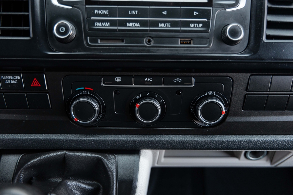 Volkswagen Transporter 2016 photo 19